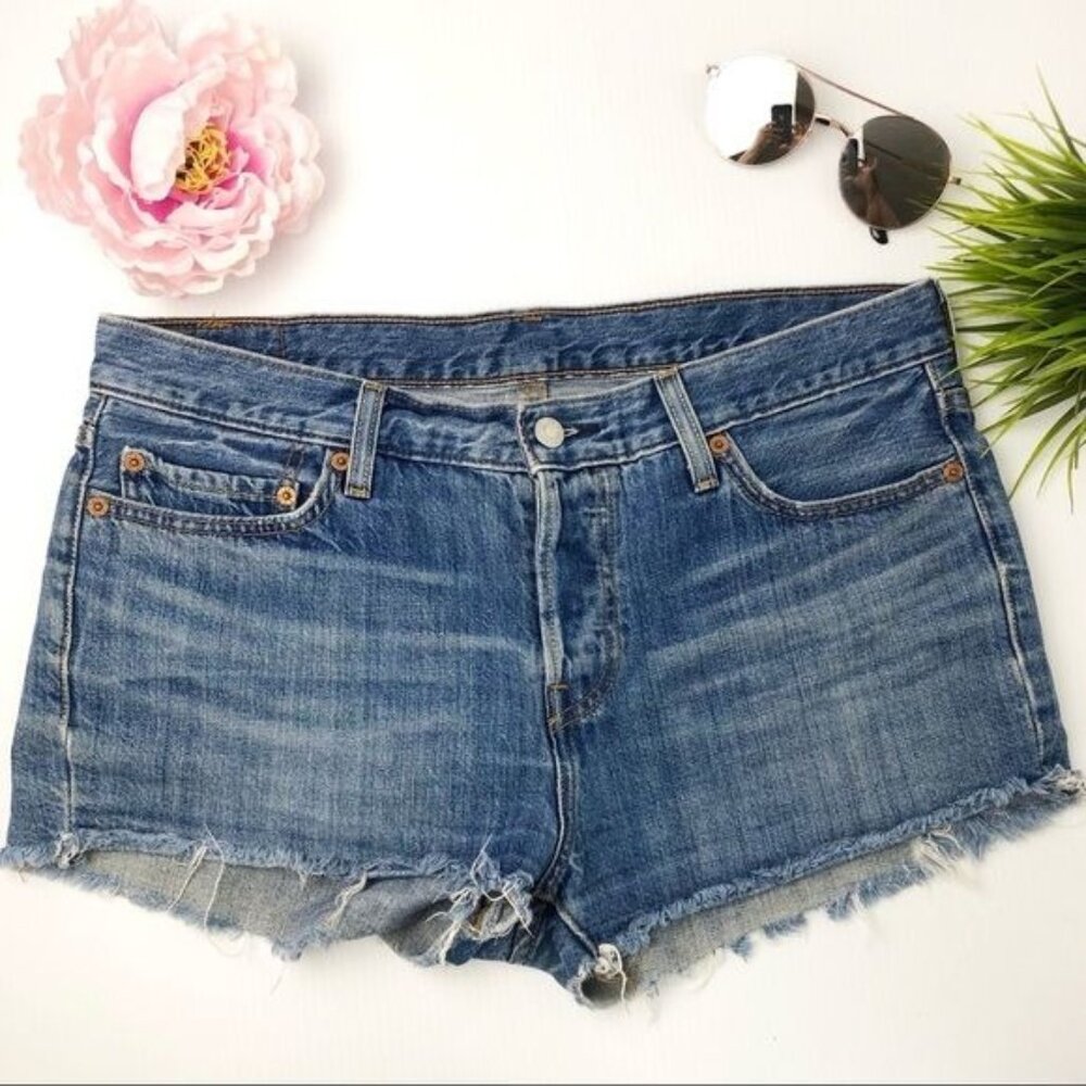 Levi’s 501 High Waisted raw hem Cutoff Shorts size 29